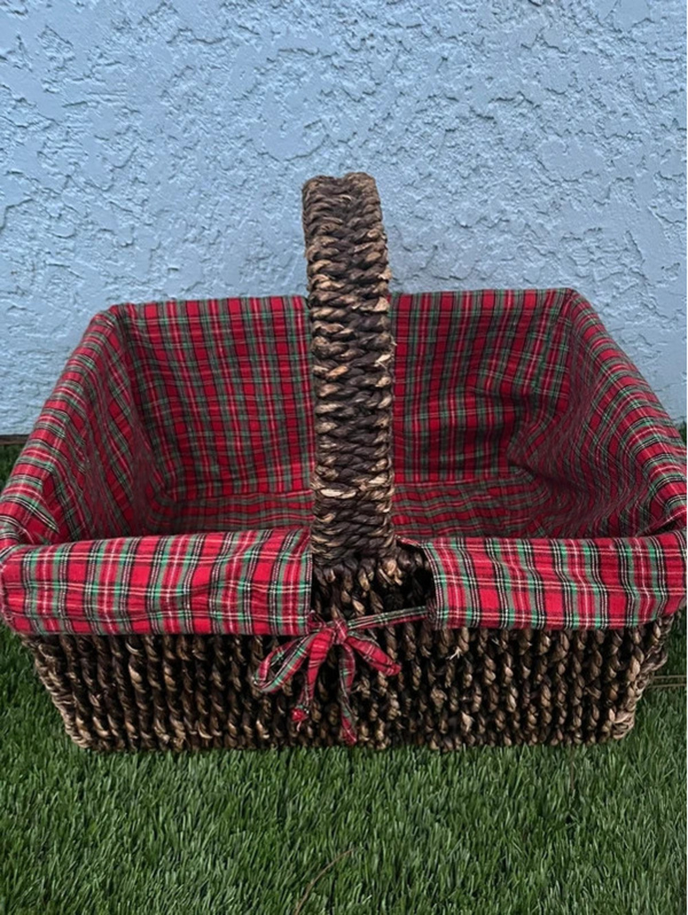 Weaved picnic basket storage basket